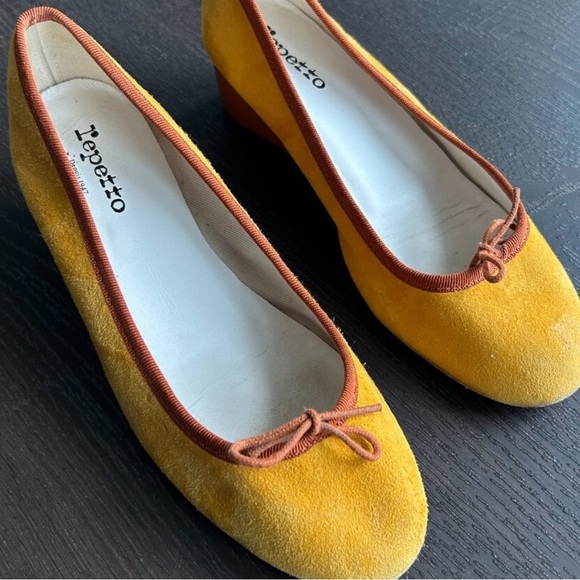 Repetto Shoes - Repetto "Norma" Mustard Suede Mini Wedge Ballet Flats with a Bow Detai – Size 38